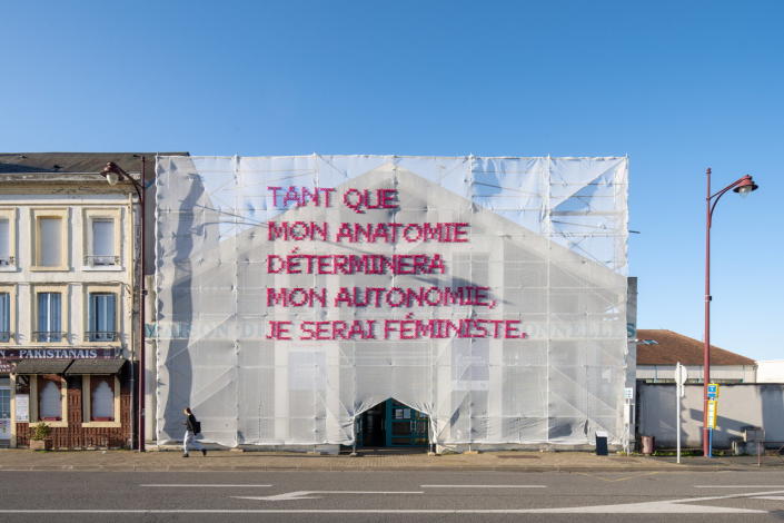 Empowering facade by Katharina Cibulka for the Biennale du FRAC 2022 exhibition 