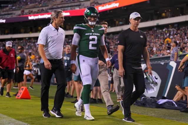 Jets QB Wilson injures knee in preseason game against Eagles