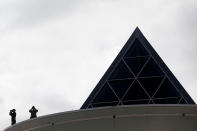 <p>Police survey the area from atop a building before the speech by Richard Spencer, an avowed white nationalist and spokesperson for the so-called alt-right movement, on the campus of the University of Florida in Gainesville, Fla., Oct.19, 2017. (Photo: Shannon Stapleton/Reuters) </p>