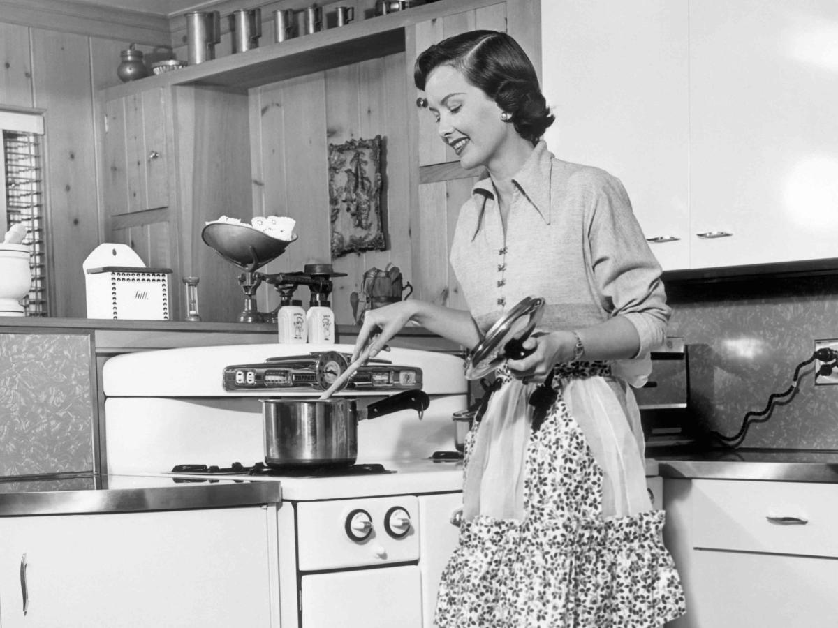 1970's throw back to my Grandma's electric skillet spaghetti. Special  appearance by her Corningware skillet (PS, it's lead free) Never got to  meet my grandma but I like to think she must