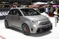 <p>Fiat claimed that the Abarth 695 was the world’s smallest supercar. Buyers could opt for a dog ring H-pattern gearbox mated to a limited-slip differential while racing seats with a four-point harness, roll-cage and <strong>187bhp </strong>turbocharged 1.4-litre were standard. By removing the rear seats and adding rally-like netting, Fiat saved 38kg, giving the 695 a total weight of <strong>997kg</strong>. An additional 5mm of offset was added to either side which gave an increased track width of 10mm, while the Goodyear Eagle F1 tyres offered a plethora of grip. </p>