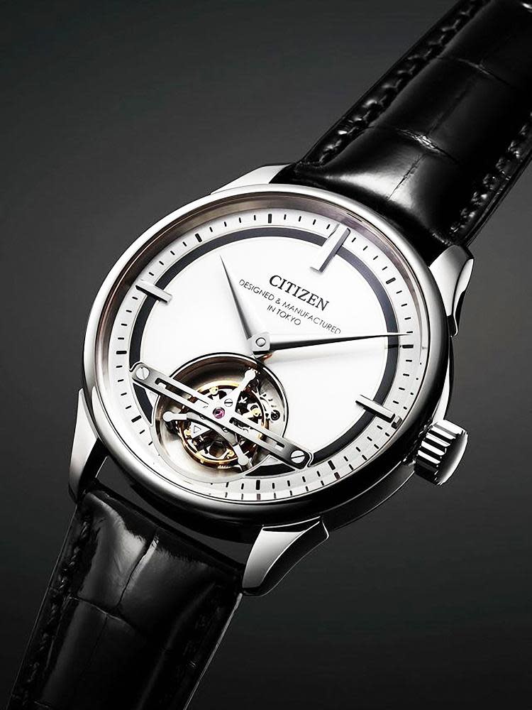 CITIZEN於2017年時為慶祝日本大丸百貨三百週年慶，推出限量僅二只的陀飛輪腕錶。