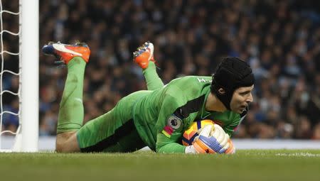 Britain Football Soccer - Manchester City v Arsenal - Premier League - Etihad Stadium - 18/12/16 Arsenal's Petr Cech in action Action Images via Reuters / Carl Recine Livepic