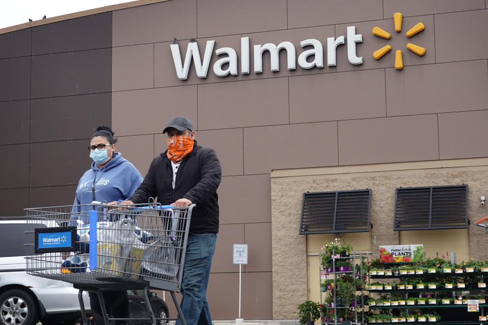 Customers shop at a Walmart store in Chicago during the coronavirus pandemic. (Photo: Scott Olson via Getty Images)