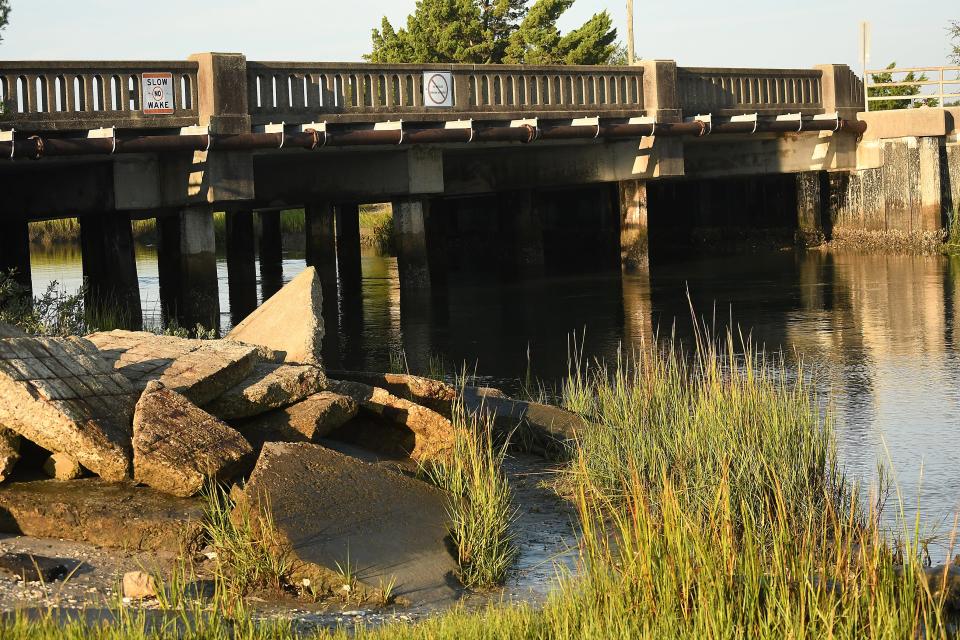 Traffic travels over the West Salisbury Street bridge that runs over the Lees Cut area at Wrightsville Beach Monday, Sept. 25, 2023. KEN BLEVINS/STARNEWS