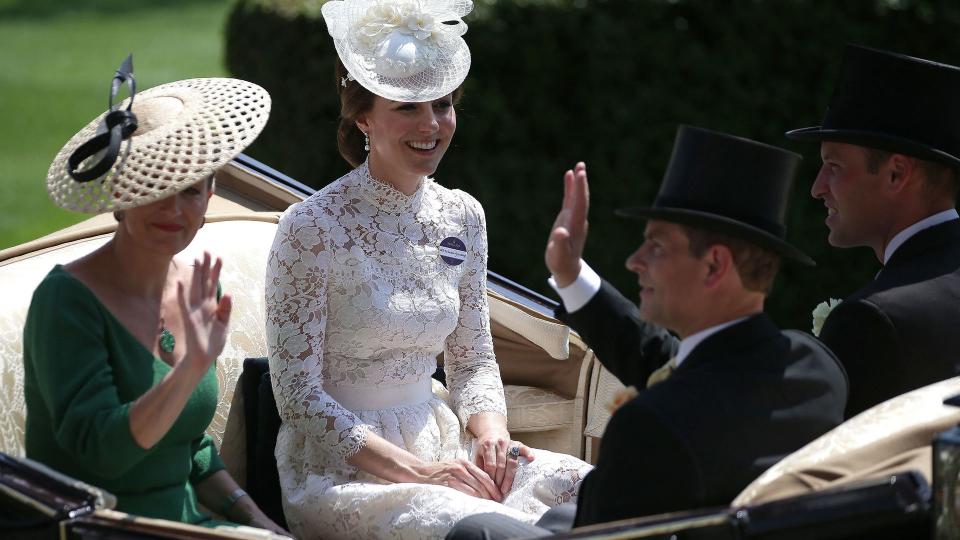 Kate in carriage with William, Sophie, and Edward