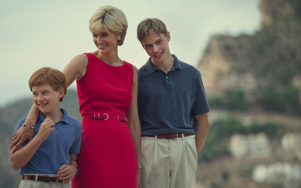 Prince Harry (Fflyn Edwards), Diana, Princess of Wales (Elizabeth Debicki) and Prince William (Rufus Kampa),