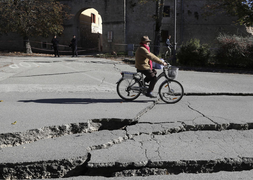 New earthquake rocks Italy, flattens historic basilica