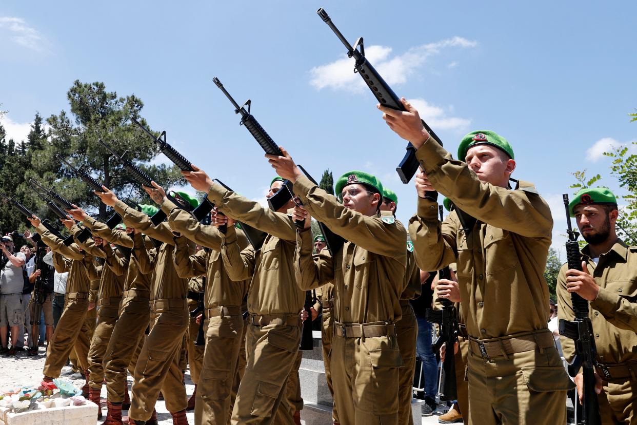 Israeli soldiers pay homage to their late fellow solider Omer Tabib, 21, during his funeral in Elyakim in northern Israel, on May 13, 2021. - Tabib was killed when Palestinian militants in Gaza fired an anti-tank missile near the border, the army said, amid tit-for-tat rocket fire and air strikes. (Photo by JACK GUEZ / AFP) (Photo by JACK GUEZ/AFP via Getty Images)