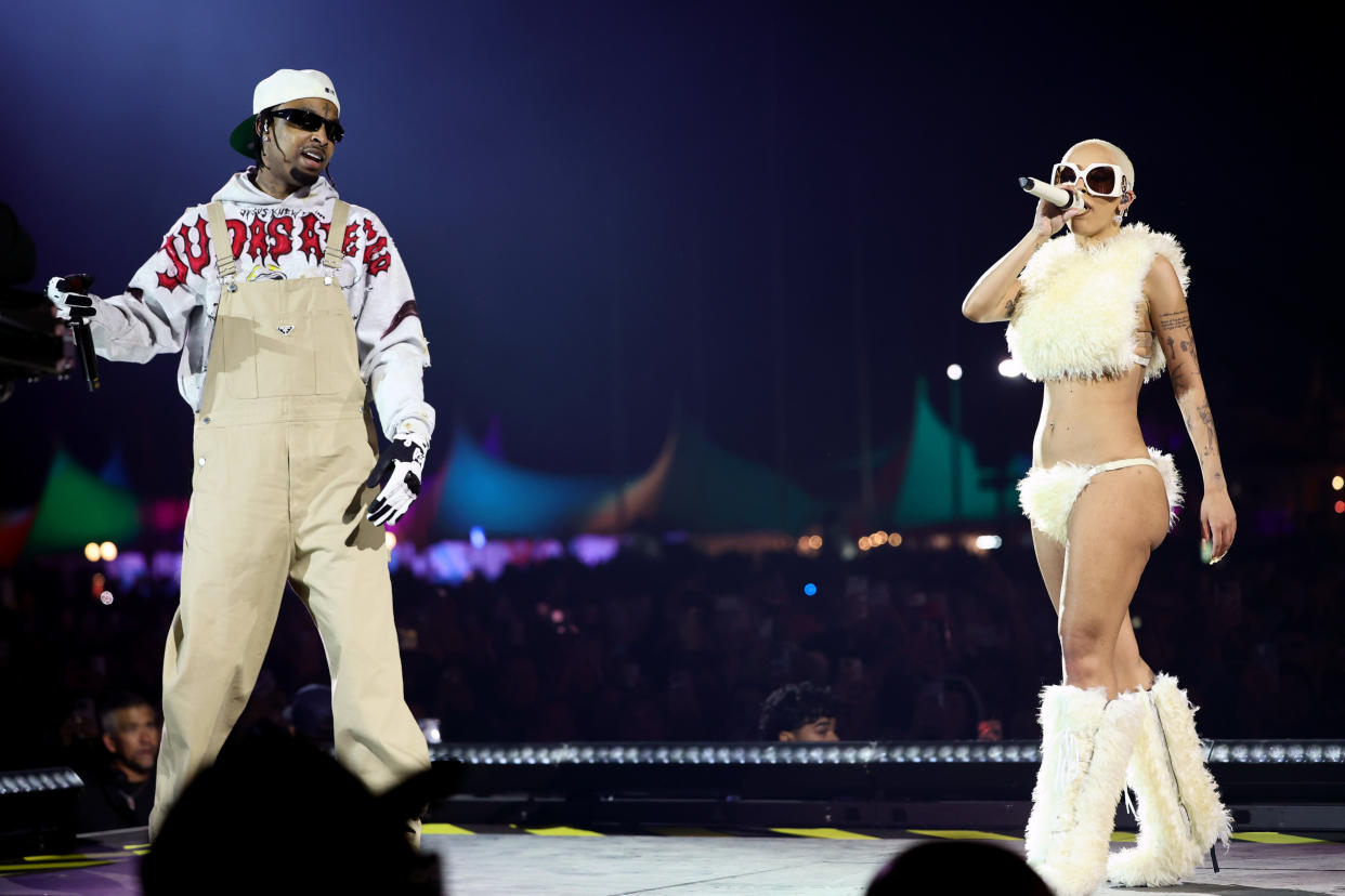 INDIO, CALIFORNIA - APRIL 14: (FOR EDITORIAL USE ONLY) (L-R) 21 Savage and Doja Cat perform at the Coachella Stage during the 2024 Coachella Valley Music and Arts Festival at Empire Polo Club on April 14, 2024 in Indio, California. (Photo by Arturo Holmes/Getty Images for Coachella)