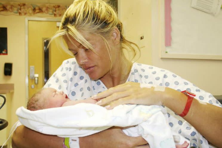 Anna Nicole with her newborn daughter, Dannielynn Hope, on Sept. 7, 2006. (Photo: Anna Nicole Smith/Getty Images)
