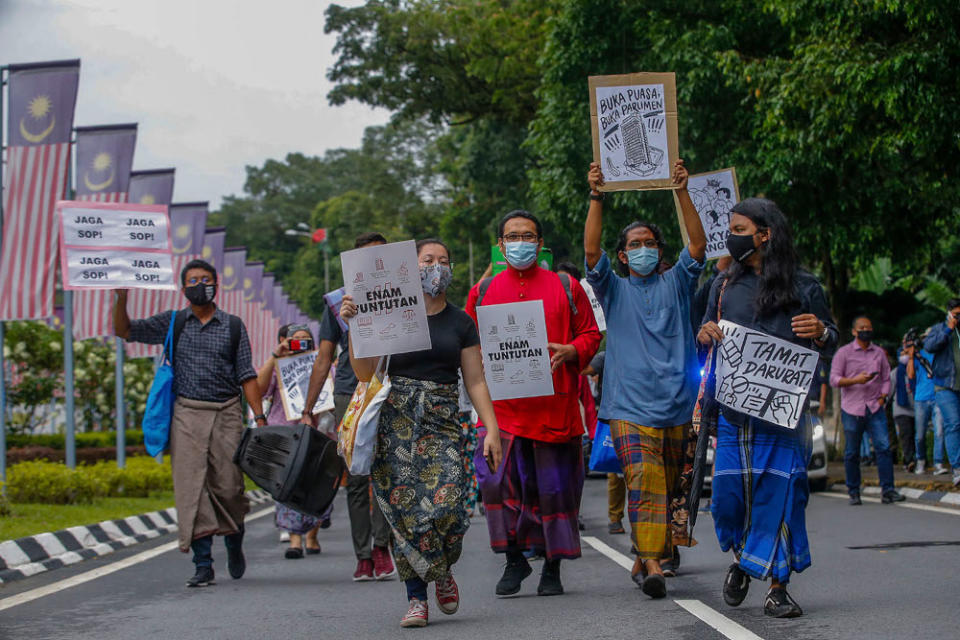 SSR, who recently organised the ‘Buka puasa, buka Parlimen’ protest in front of Parliament on April 30 said the online protest is to show the failure of the Perikatan Nasional government in handling the Covid-19 pandemic effectively. ― Picture by Hari Anggara