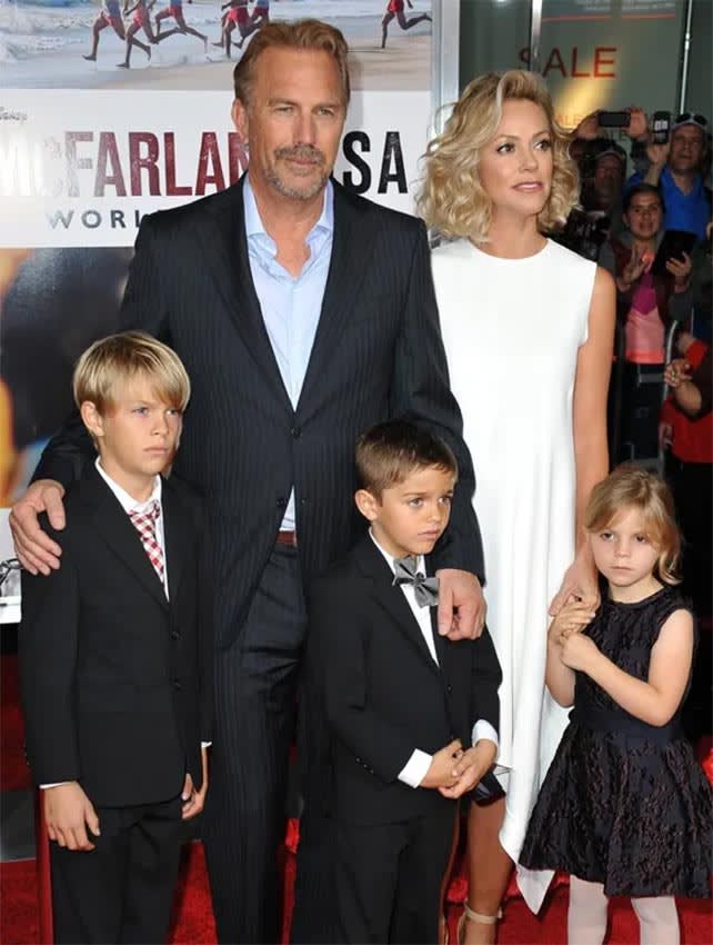 Kevin Costner, Christine Baumgartner y sus tres hijos