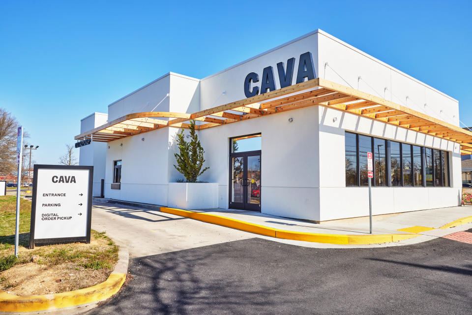 CAVA em Waldorf, Maryland, oferece coleta digital de pedidos. (Cortesia da CAVA) 