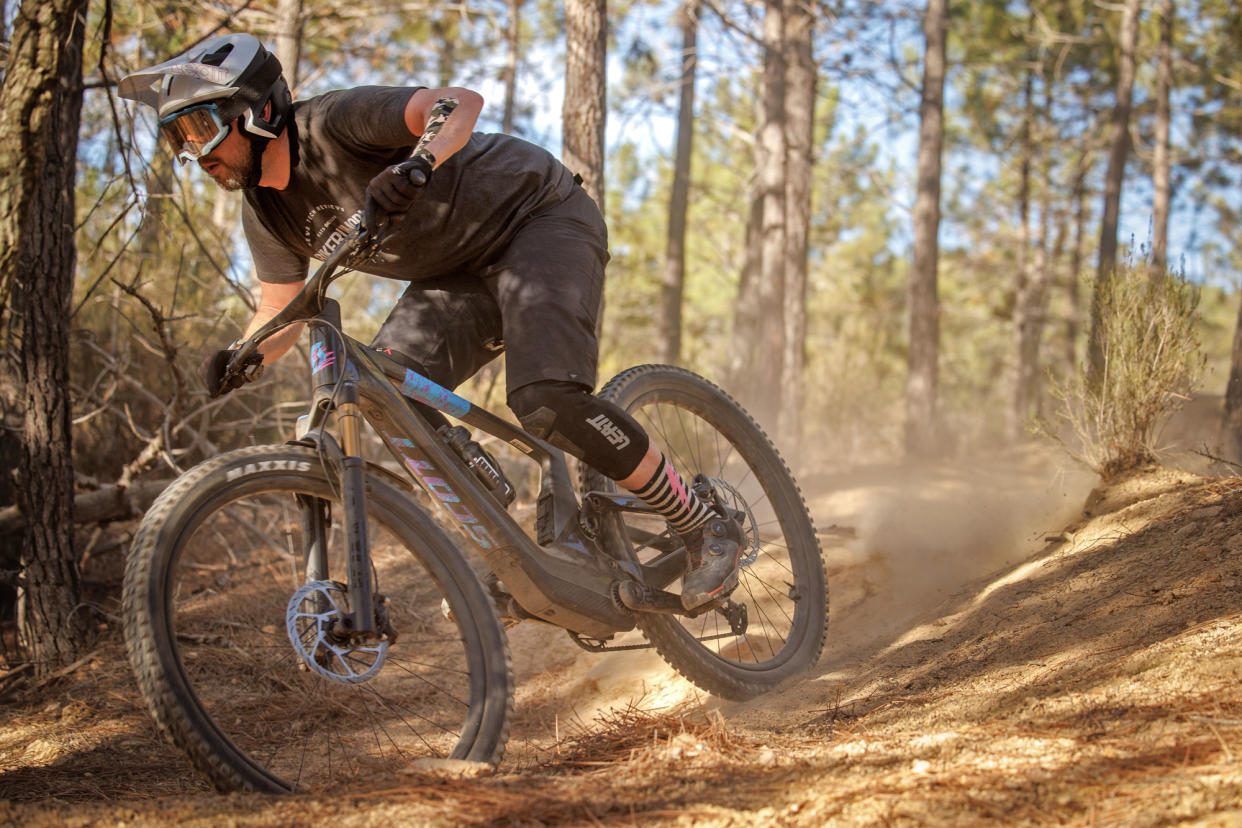 2024 Scott Voltage eRide lightweight TQ-powered carbon eMTB all-mountain ebike, photo by Daniel Geiger, descending