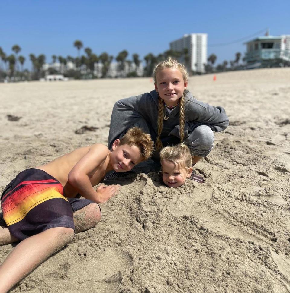 Sandy Siblings