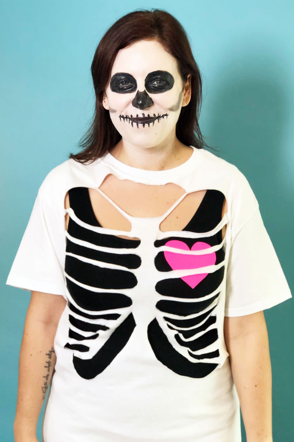 <p>No high school flashbacks here: This last-minute costume takes a more subtle approach to anatomy. To make, cut out sections of a t-shirt to create a ribcage illusion, add some face paint and stick on a paper heart for an especially adorable skeleton.<br></p>