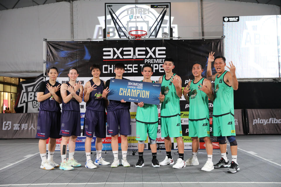 3X3.EXE聯盟賽臺北場男女子組冠軍合照。（3X3.EXE聯盟提供）