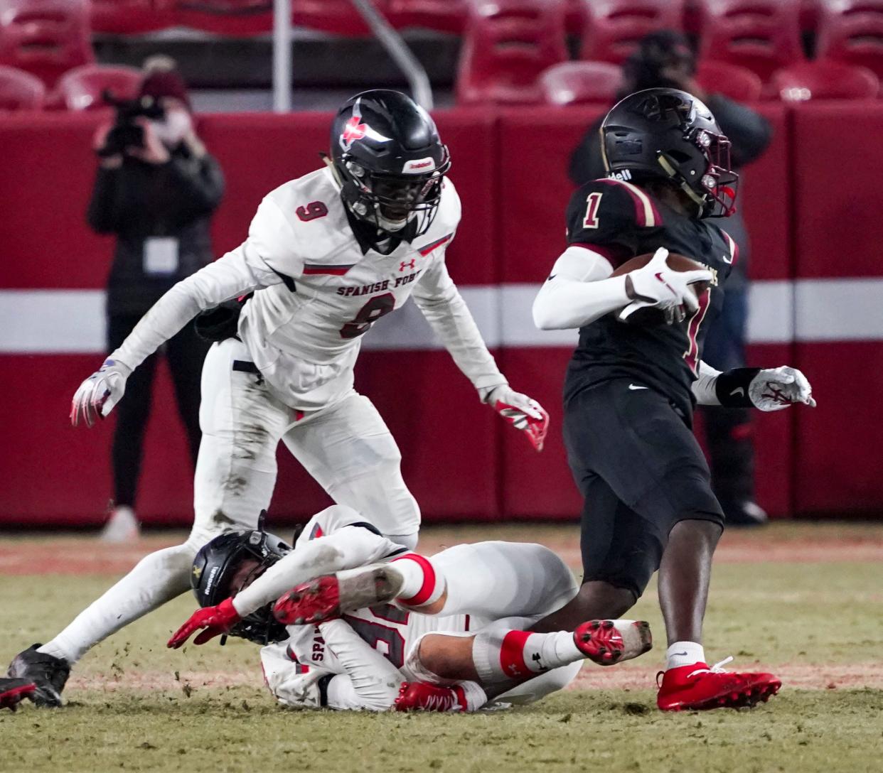 Pinson Valley's Ga'Quincy McKinstry (1), a University of Alabama commit, tries to rush the ball away from Spanish Fort's Carl Fauntroy (9) as his foot is held by another Spanish Fort defender. Spanish Fort and Pinson Valley squared off at the AHSAA Class 6A state championship game on Dec. 4, 2020 at Bryant-Denny Stadium. [Photo/Hannah Saad]