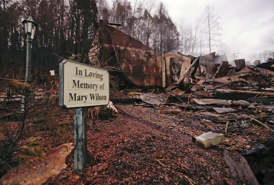 Great Smoky Mountains wildfires ravage Gatlinburg, Tenn.