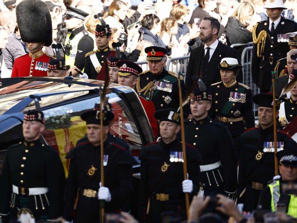 König Charles III. bei der Prozession durch Edinburgh. (Bild: getty/[EXTRACTED]: Jeff J Mitchell/Getty Images)