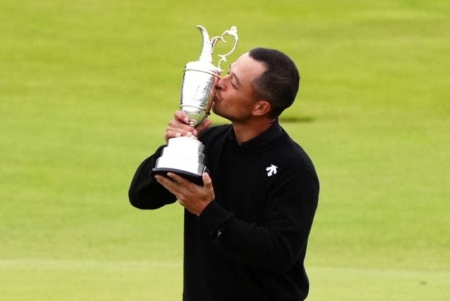 Xander Schauffele kisses the Claret Jug