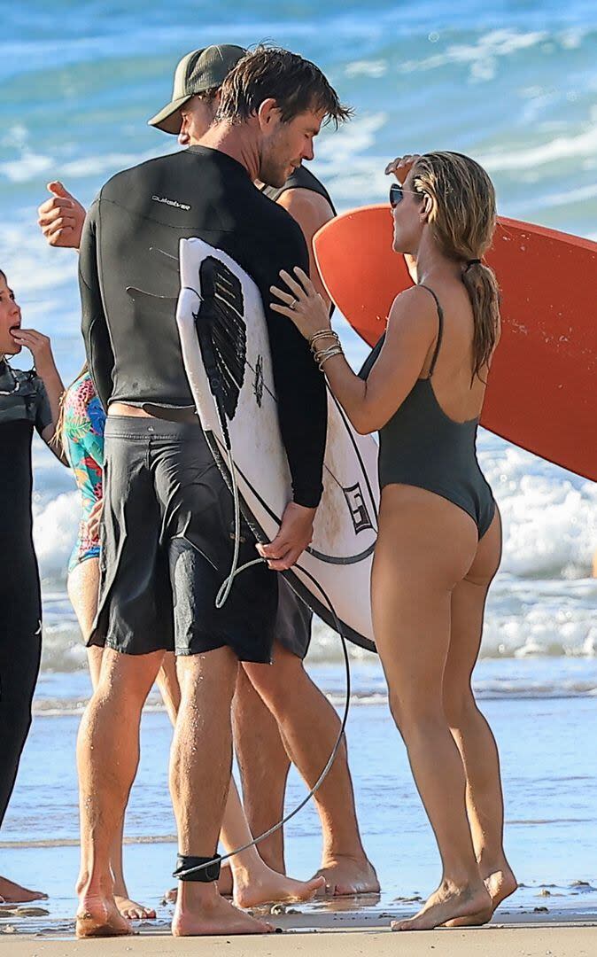 Chris Hemsworth y Elsa Pataky dejaron a un lado los rumores de separación disfrutando de un divertido día en la playa