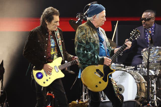 <p>Kevin Mazur/Getty Images for The Rolling Stones</p> Ronnie Wood and Keith Richards jamming out at the 'Hackney Diamonds' tour at the NRG Stadium in Houston on April 27, 2024