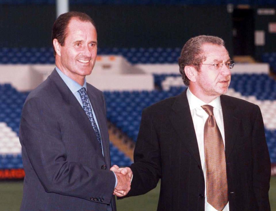 THIS PICTURE CAN ONLY BE USED WITHIN THE CONTEXT OF AN EDITORIAL FEATURE. George Graham (left) ,the new manager of Tottenham Hotspur, shakes hands with club chairman Alan Sugar at their White Hart Lane ground in London Thursday October 1, 1998.  Graham has previously managed the nearby Arsenal Football Club  Picture by Sean Dempsey/ PA /EDI