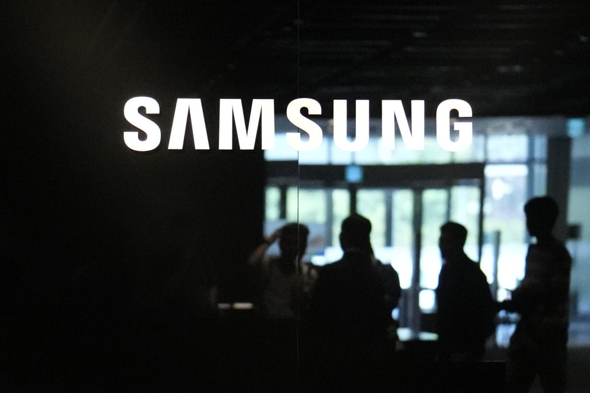 A Samsung está supostamente pedindo a oficinas independentes que monitorem os clientes que usam peças de reposição