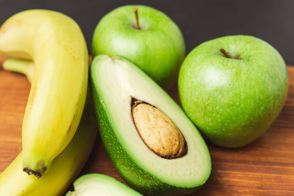 avocado with banana and apples