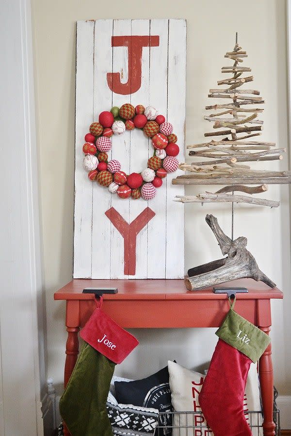 DIY Joy Christmas Sign