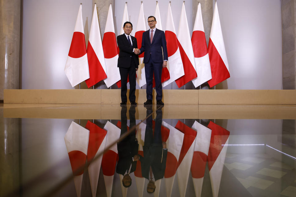 Polish Prime Minister Mateusz Morawiecki, right, welcomes Japanese Prime Minister Fumio Kishida, left, for a meeting in Warsaw, Poland, Wednesday, March 22, 2023. (AP Photo/Michal Dyjuk)