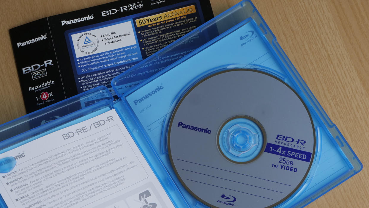  Blu-Ray recordable discs. 