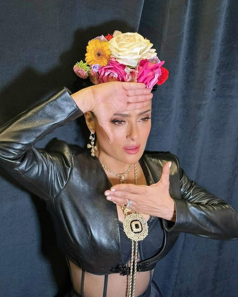 A finales de abril pasado, Salma se caracterizó como Frida Kahlo para el concierto de Madonna, otra admiradora de la pintora