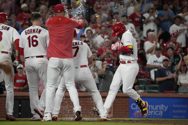 Nolan Arenado hits first homer with the Cardinals in loss to Reds