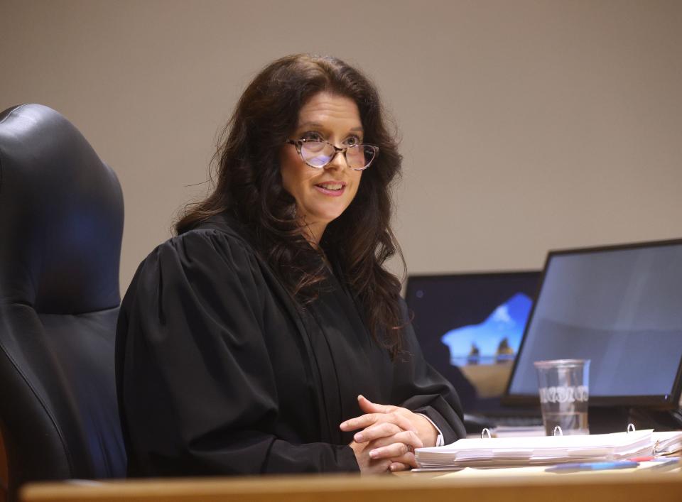 Hon. Julie Hahn addresses the jury at the start of the Kelvin Vickers trial. Vickers faces multiple charges including the murder of Rochester Police Officer Anthony Mazurkiewicz.