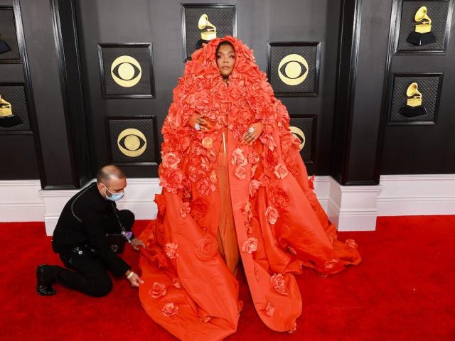 Lizzo Nailed Spring Beauty at the 2023 Grammys With Rosette Bangs