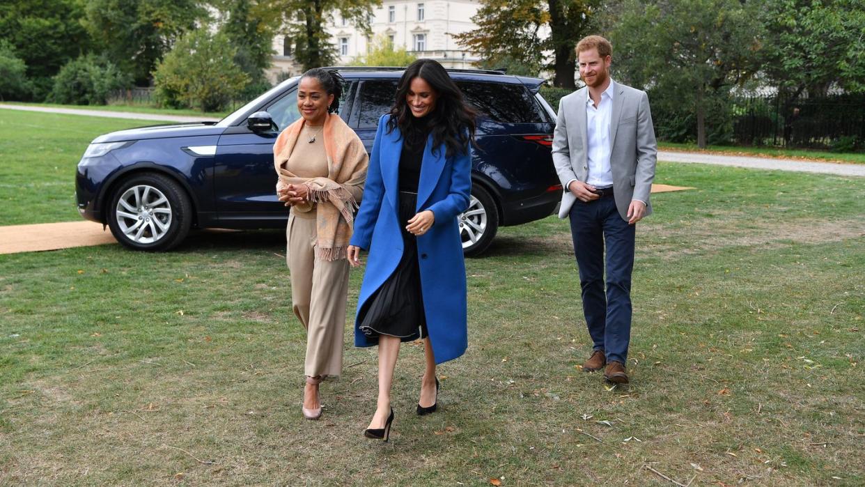 london, england september 20 meghan, duchess of sussex c arrives with her mother doria ragland l and prince harry, duke of sussex to host an event to mark the launch of a cookbook with recipes from a group of women affected by the grenfell tower fire at kensington palace on september 20, 2018 in london, england photo by ben stansall wpa poolgetty images