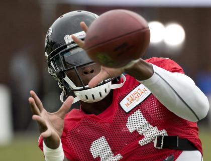 Julio Jones, back in the game. With better feet, we hope. (AP Photo/John Bazemore)