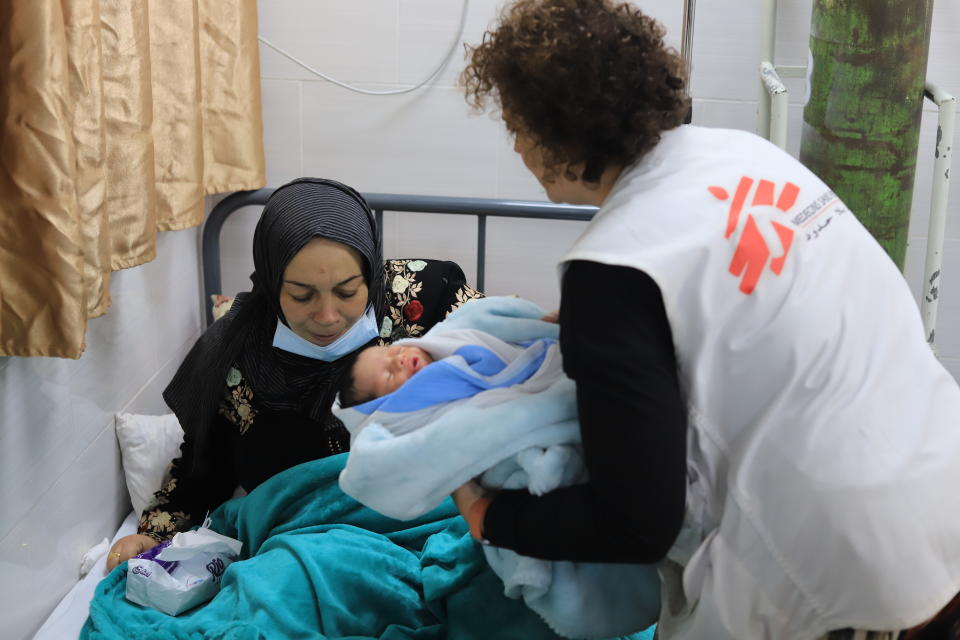 MSF midwife activity manager Rita Botelho de Costa checking on a newborn in the Emirati post-delivery ward supported by MSF. To reduce the risk of morbidity and mortality among mothers and newborns, MSF is supporting the Emirati hospital with postpartum care. An addition of 12 beds to the ward, allowing more patients to receive proper post-delivery monitoring.
