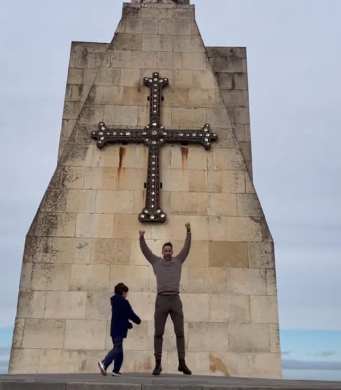 Álvaro Escassi y el hijo de María José Suárez en Asturias