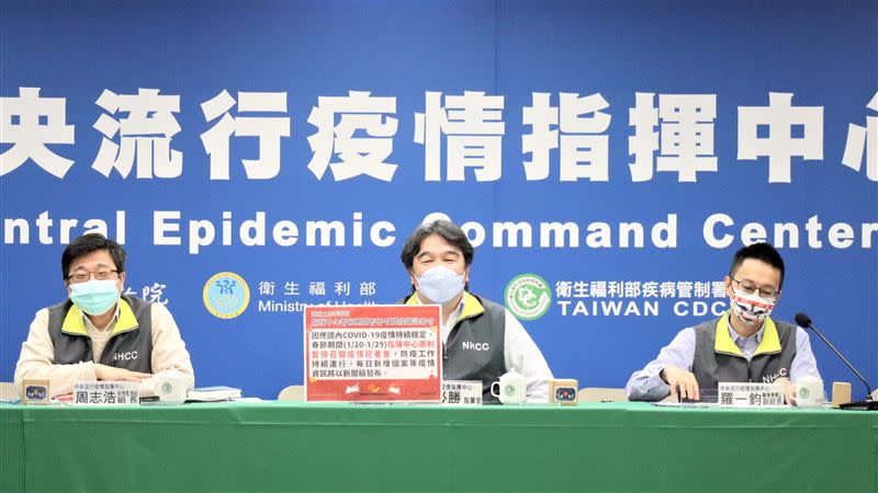 指揮中心指出，隨著防疫政策調整，入境發放快篩由4劑調整為1劑。（圖／指揮中心提供）