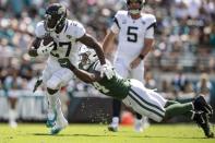 Sep 30, 2018; Jacksonville, FL, USA; Jacksonville Jaguars running back Leonard Fournette (27) runs the ball against New York Jets linebacker Avery Williamson (54) during the first half at TIAA Bank Field. Mandatory Credit: Douglas DeFelice-USA TODAY Sports