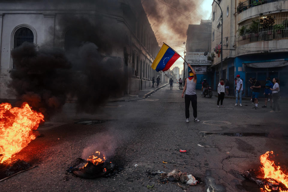 Una protesta antigubernamental en el centro de Caracas, la capital, el lunes (Adriana Loureiro Fernandez/The New York Times)