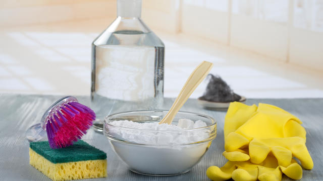 Non-Toxic DIY Bathroom Cleaner Recipes - Mom 4 Real