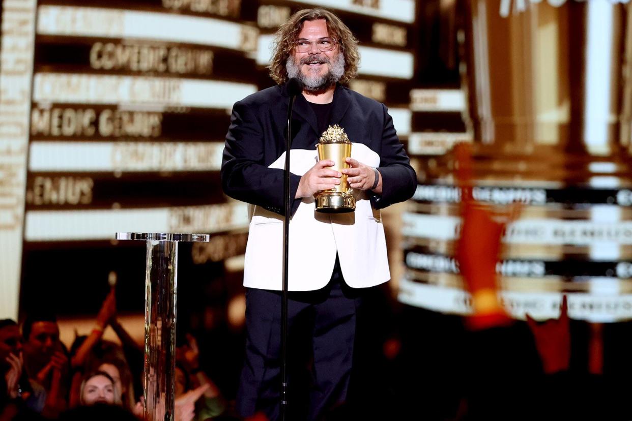 SANTA MONICA, CALIFORNIA - JUNE 05: Honoree Jack Black accepts the Comedic Genius Award onstage during the 2022 MTV Movie &amp; TV Awards at Barker Hangar on June 05, 2022 in Santa Monica, California. (Photo by Rich Polk/Getty Images for MTV)