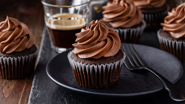 Cupcakes made with bourbon on plate 