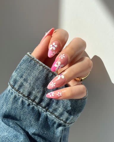 <p>Instagram / <a href="https://www.instagram.com/disseynails" data-component="link" data-source="inlineLink" data-type="externalLink" data-ordinal="1">@disseynails</a></p>