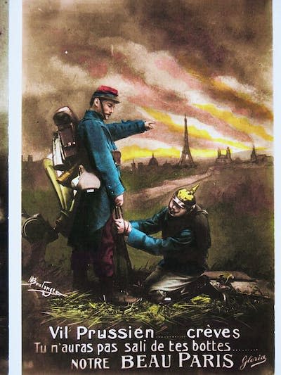 Cartel de propaganda francés antialemán de 1914 donde se lee: ‘Vil prusiano, ¡muere! No echarás a perder con tus botas nuestra bella París’. <a href="https://commons.wikimedia.org/wiki/File:Vil_Prussien,_cr%C3%A8ves_!_Tu_n%27auras_pas_sali_de_tes_bottes_notre_beau_Paris.jpg" rel="nofollow noopener" target="_blank" data-ylk="slk:Tangopaso / Wikimedia Commons;elm:context_link;itc:0;sec:content-canvas" class="link ">Tangopaso / Wikimedia Commons</a>